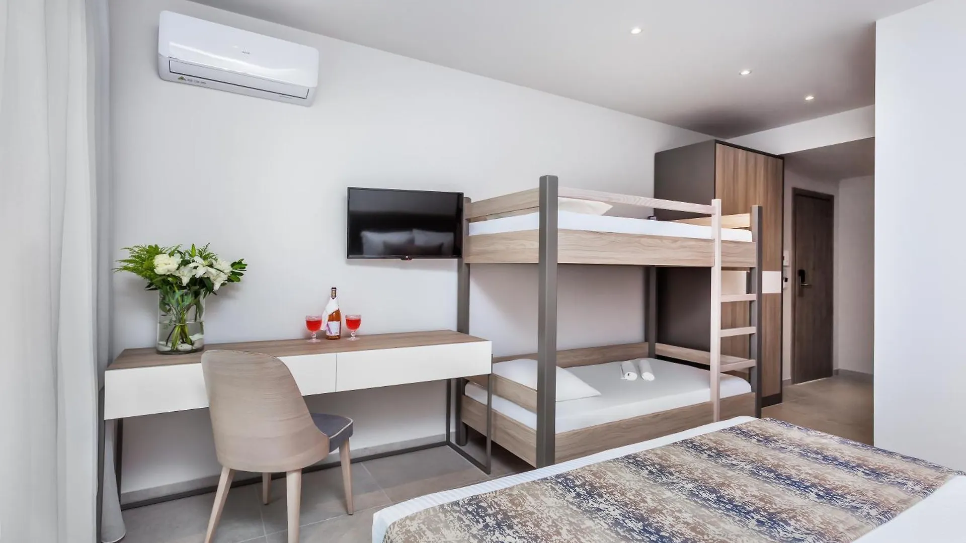Hotel Kriopigi 4*,  Greece